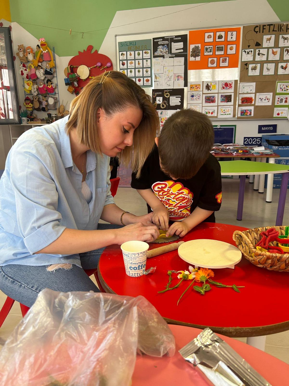 Yuvamız İzmir’de anneleri mutlu eden etkinlikler