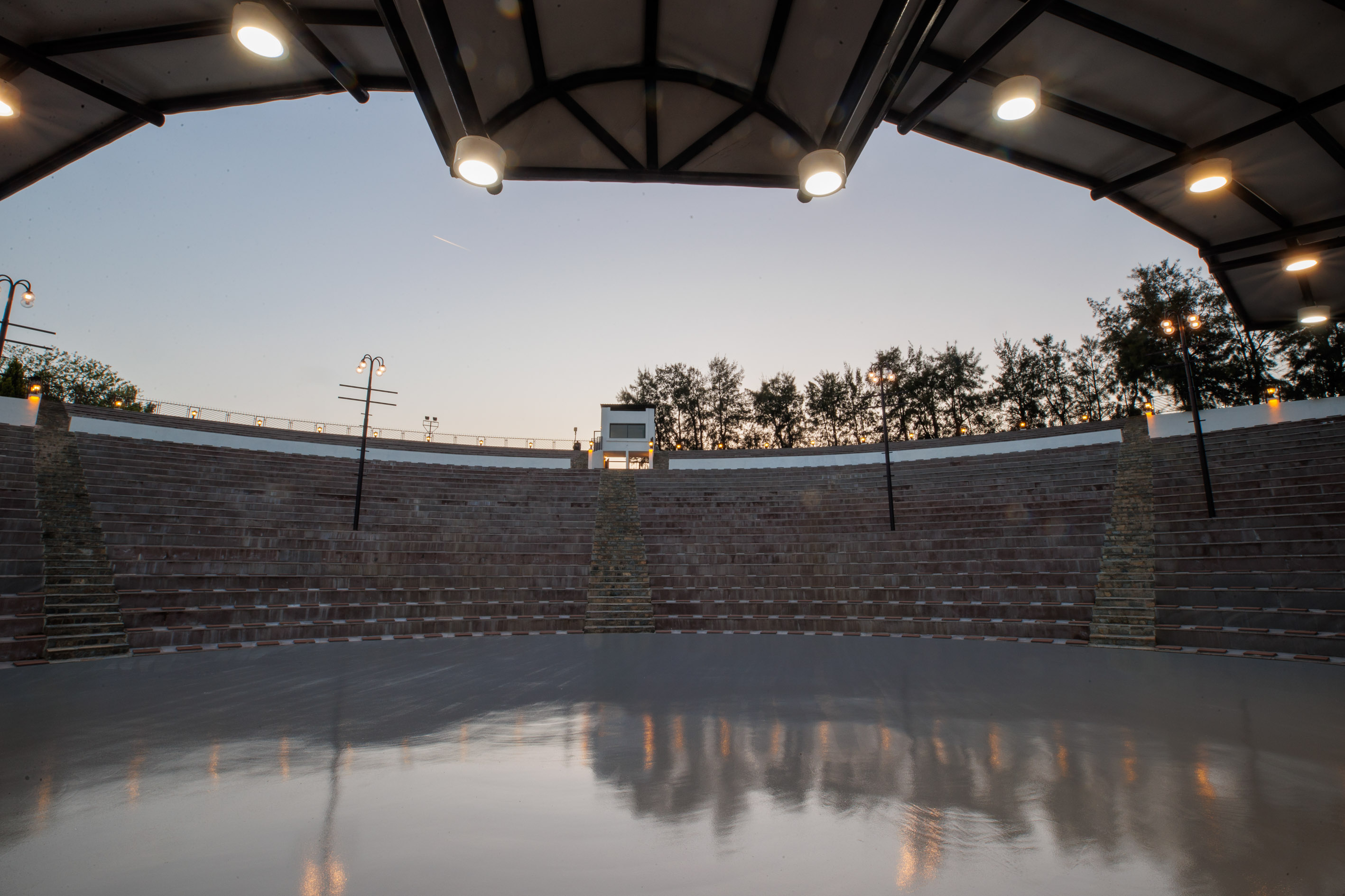 BUCA'NIN ZEKİ METİN AMFİ TİYATROSU'NA GÖRKEMLİ AÇILIŞ