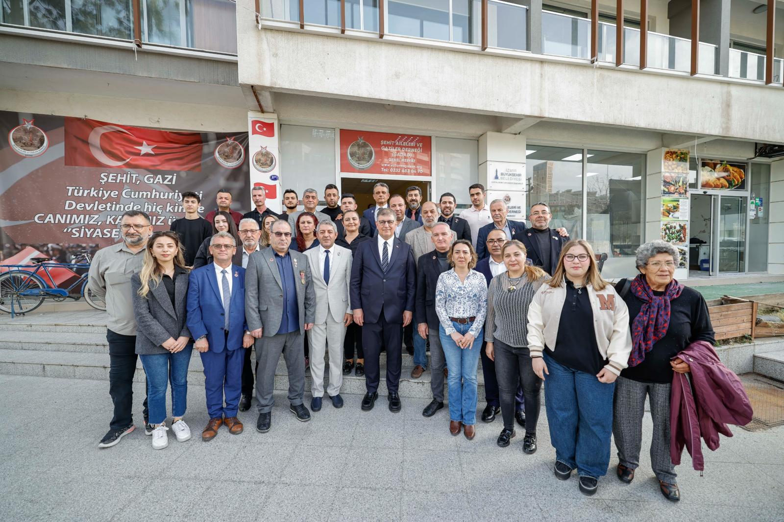 Başkan Tugay şehit yakınları ve gazi derneklerini ziyaret etti