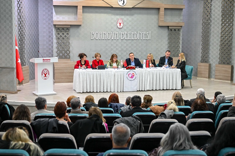 Bornova Belediyesi’nden kadın haklarına duyarlı panel