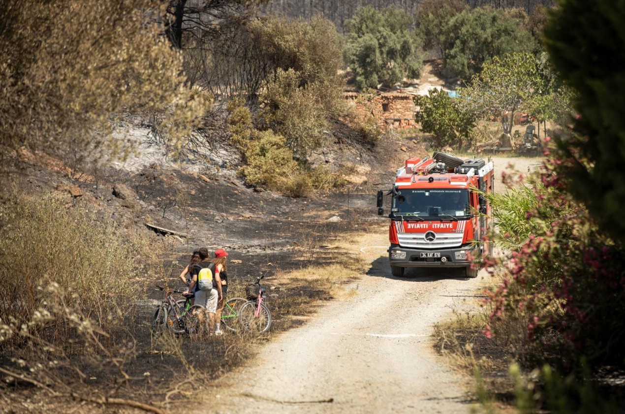 Büyükşehir ekipleri tüm birimleriyle sahada