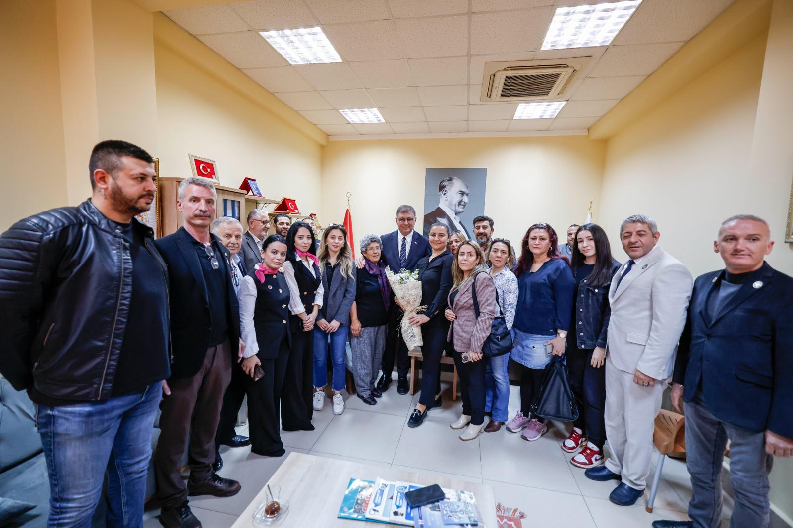 Başkan Tugay şehit yakınları ve gazi derneklerini ziyaret etti