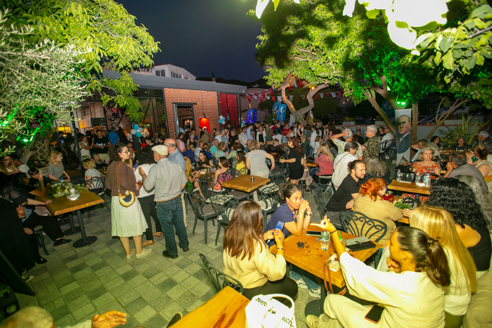 Güzelbahçe’ye Yeni Cazibe Merkezi Avlu Güzbel Açıldı