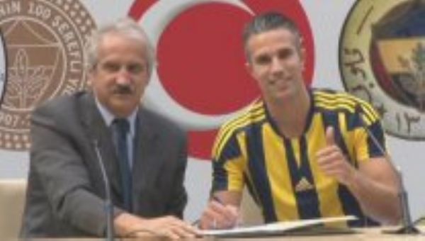 Van Persie imzayı attı!