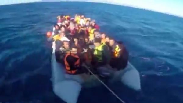 İzmir Dikili'de kaçak göçmenler kurtarıldı